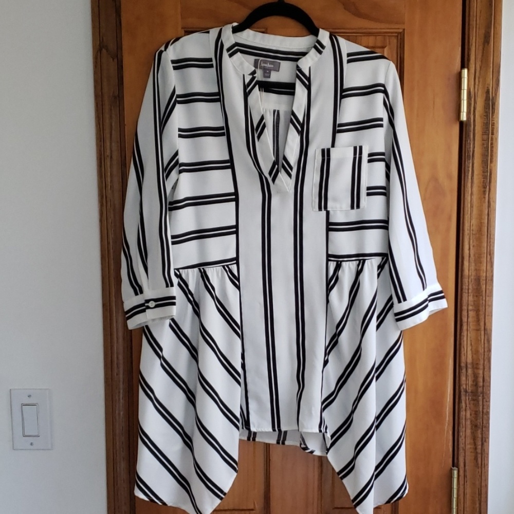 Stunning white and black blouse by Neiman Marcus